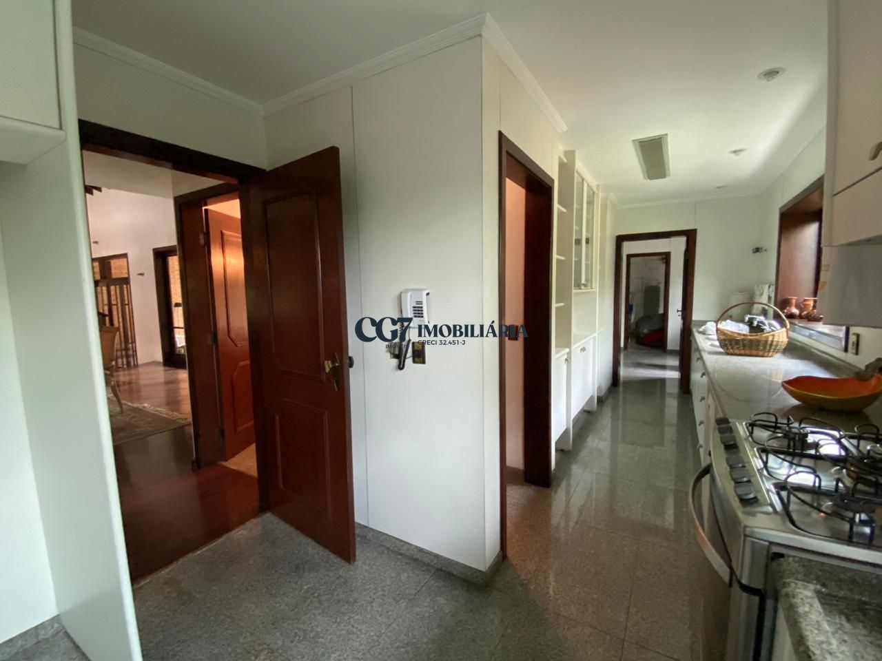 Casa de Condomínio para alugar com 4 quartos, 586m² - Foto 3