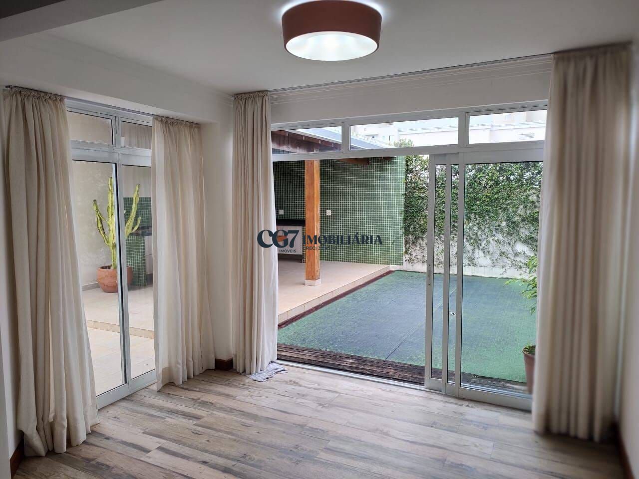 Sobrado à venda com 4 quartos, 180m² - Foto 1