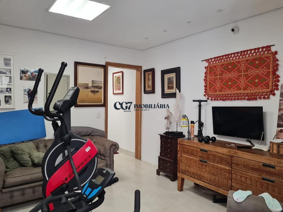 Casa à venda com 3 quartos, 340m² - Foto 4