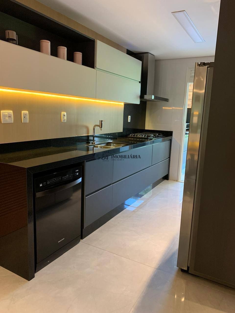 Apartamento à venda com 3 quartos, 226m² - Foto 4