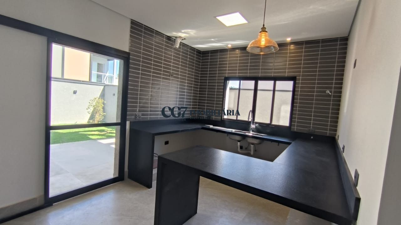 Sobrado à venda com 3 quartos, 134m² - Foto 1