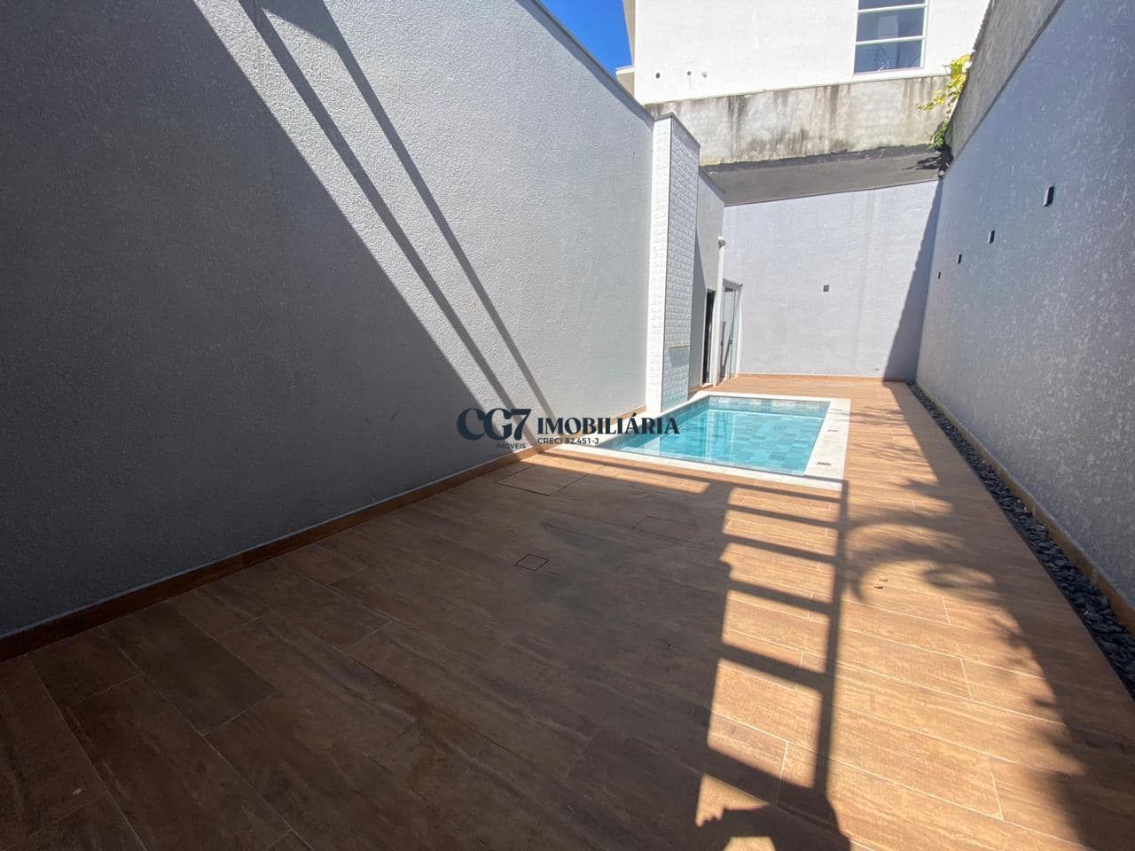 Sobrado à venda com 3 quartos, 200m² - Foto 2