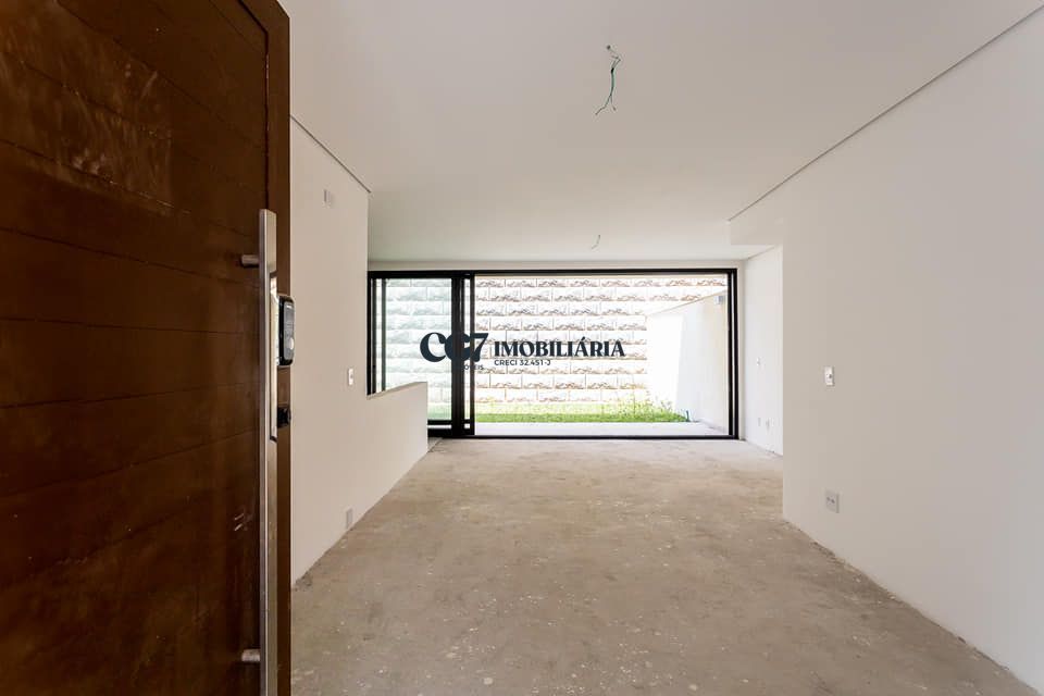 Sobrado à venda com 4 quartos, 215m² - Foto 2