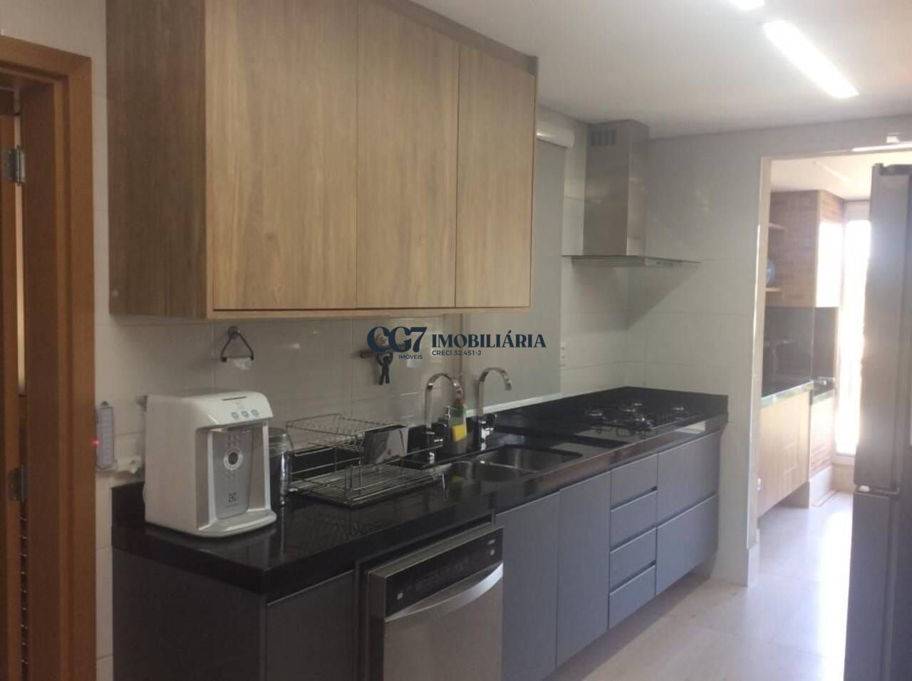 Apartamento à venda com 3 quartos, 228m² - Foto 5