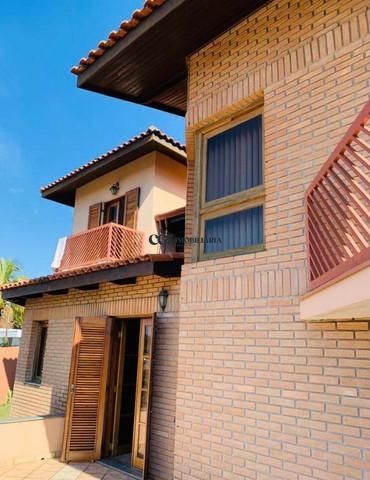 Casa de Condomínio à venda com 4 quartos, 450m² - Foto 2