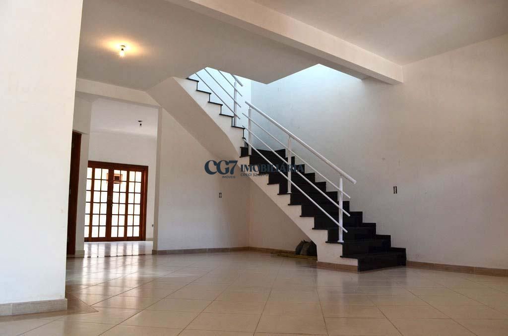 Sobrado à venda com 3 quartos, 215m² - Foto 1