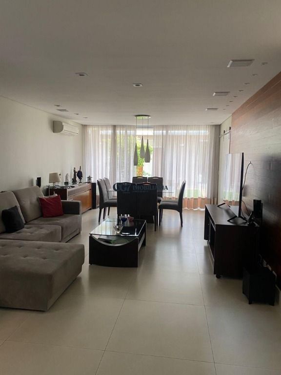 Casa de Condomínio à venda com 4 quartos, 300m² - Foto 1