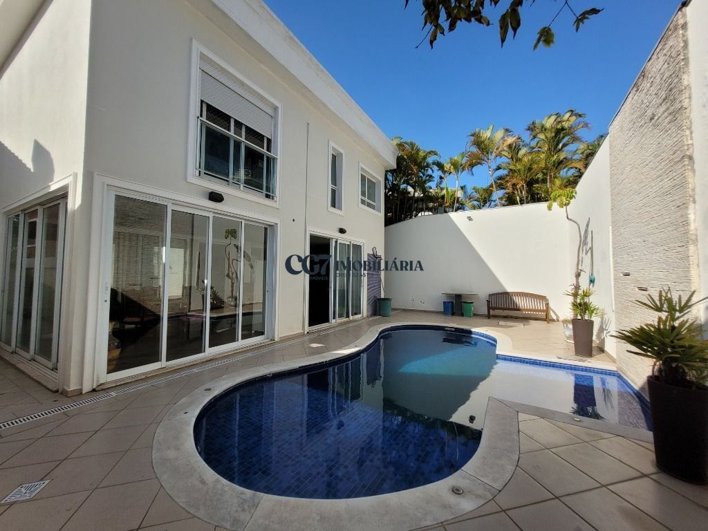 Casa de Condomínio à venda com 5 quartos, 260m² - Foto 1