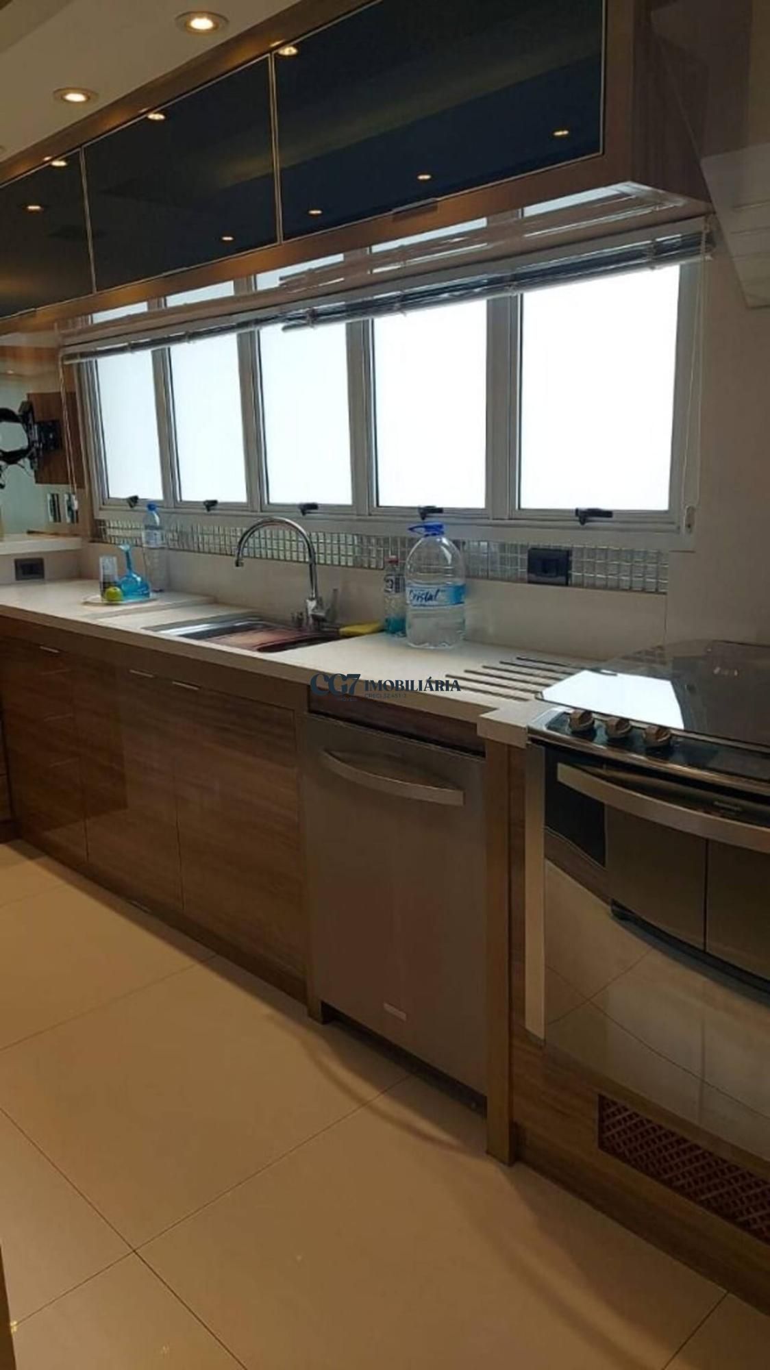 Apartamento à venda com 3 quartos, 252m² - Foto 9