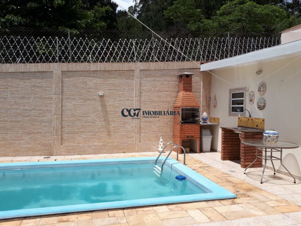 Casa de Condomínio à venda com 4 quartos, 302m² - Foto 1