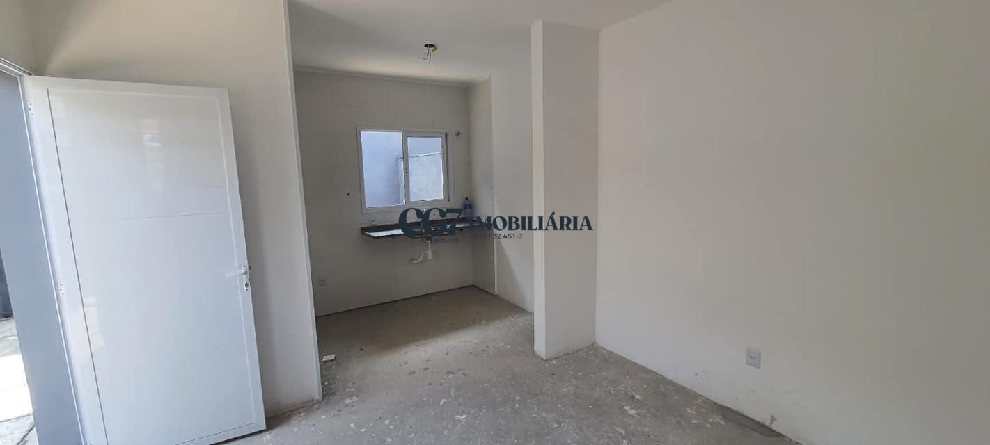 Casa à venda com 2 quartos, 57m² - Foto 4