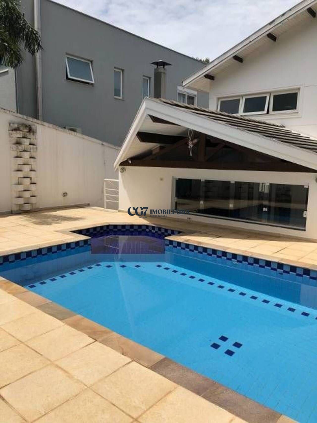 Sobrado à venda com 4 quartos, 516m² - Foto 1