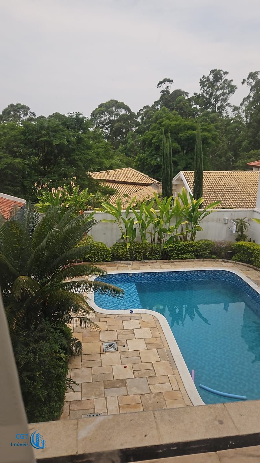 Sobrado à venda com 4 quartos, 304m² - Foto 1