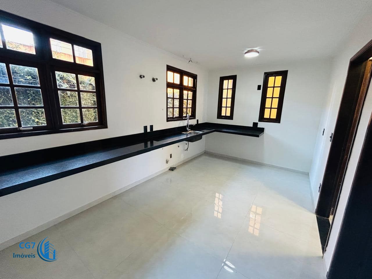 Sobrado à venda com 6 quartos, 284m² - Foto 3