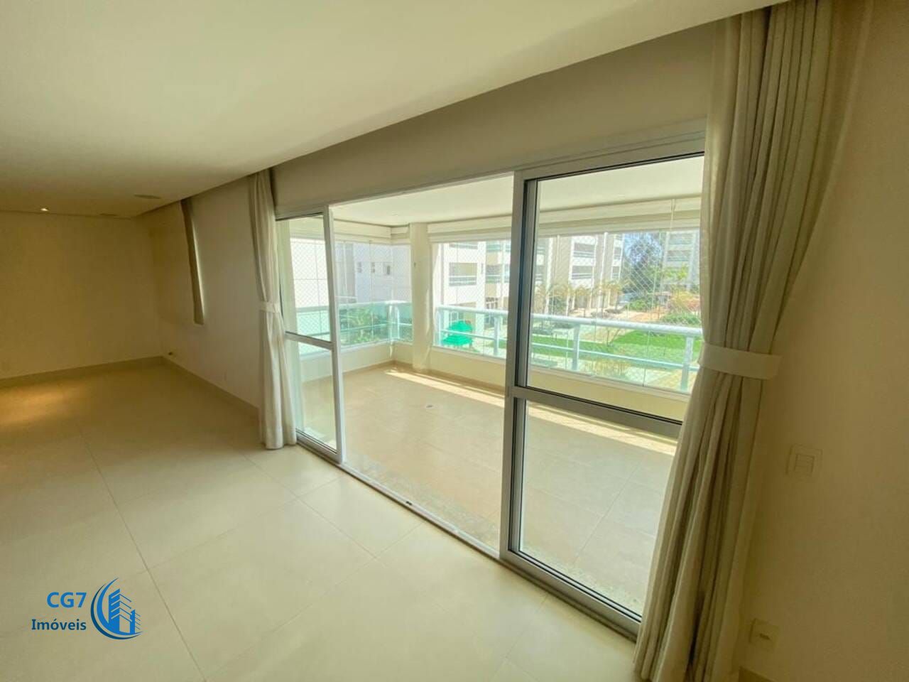 Apartamento à venda com 3 quartos, 201m² - Foto 1