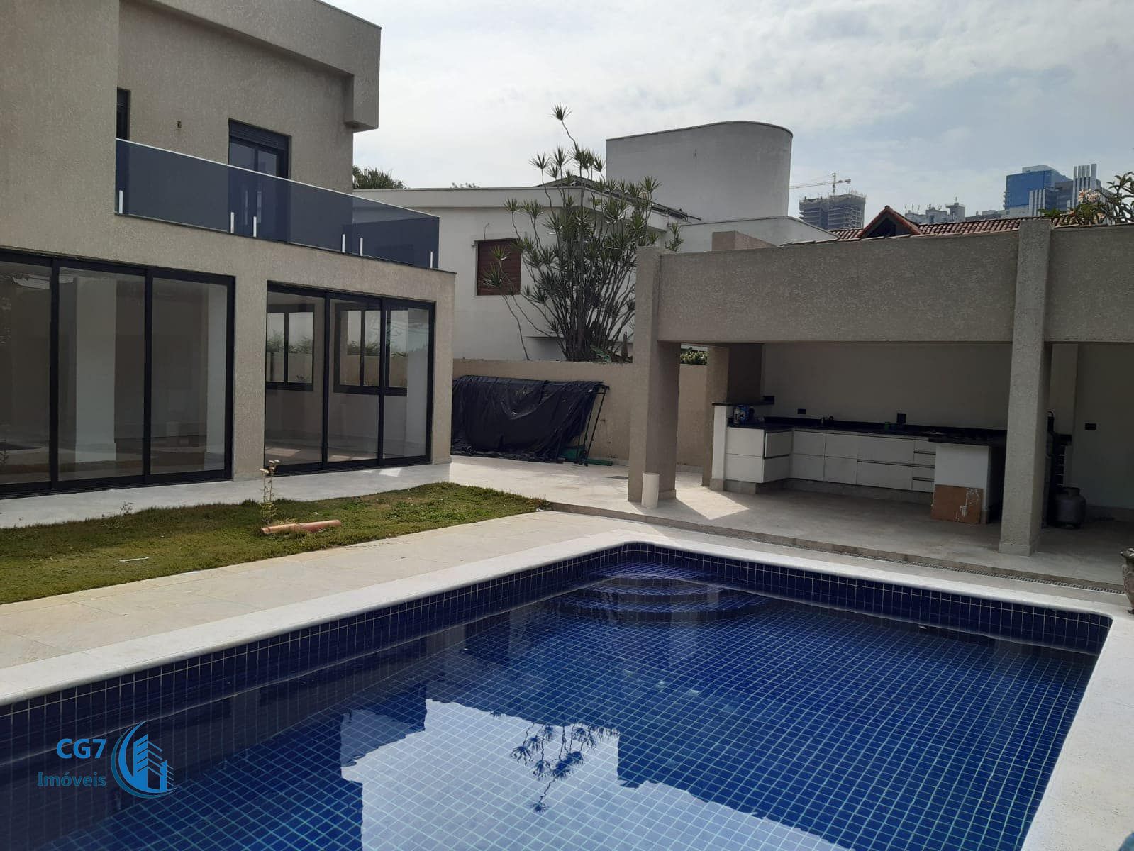 Sobrado à venda com 5 quartos, 390m² - Foto 2