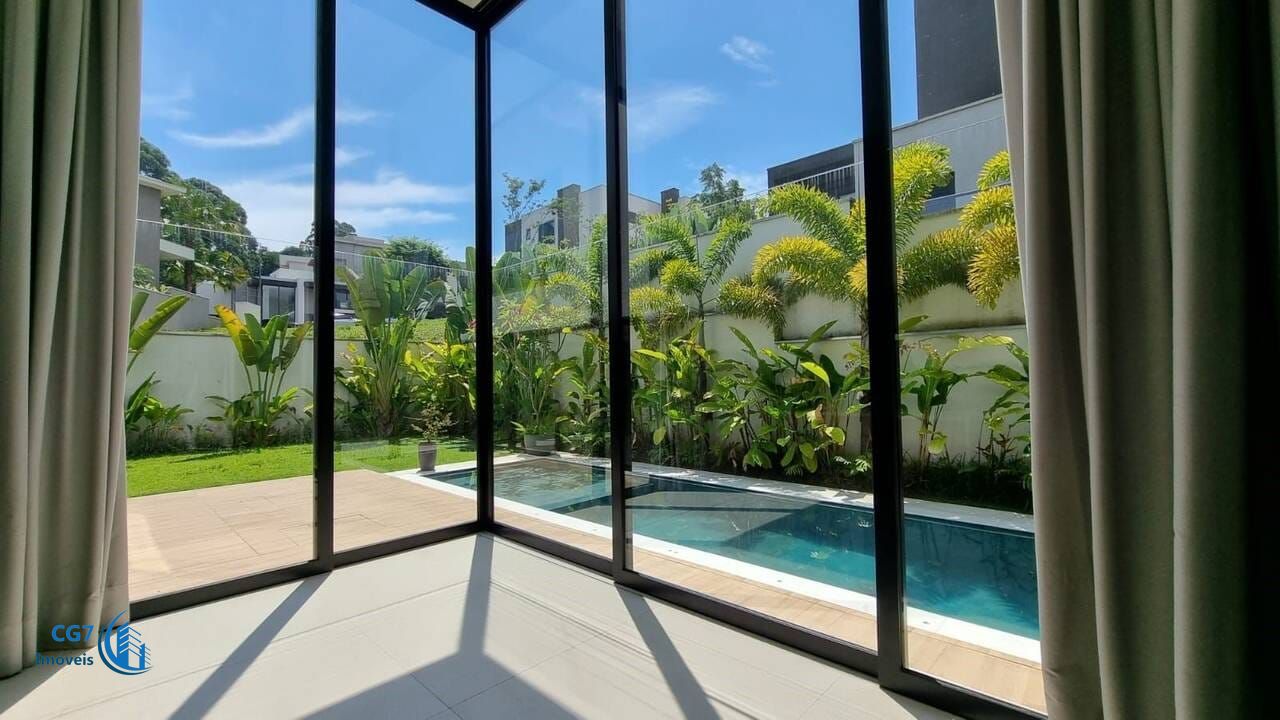 Sobrado à venda com 4 quartos, 386m² - Foto 1