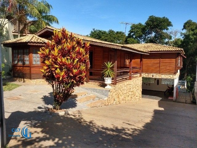 Casa de Condomínio à venda com 4 quartos, 250m² - Foto 1