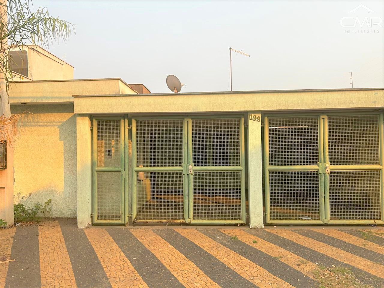 Casa à venda com 3 quartos, 239m² - Foto 1
