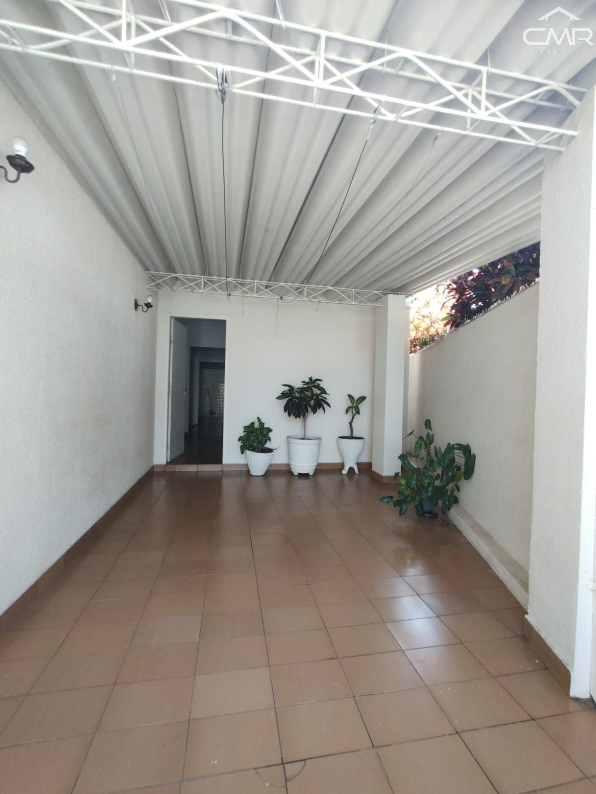 Casa à venda com 2 quartos, 81m² - Foto 1