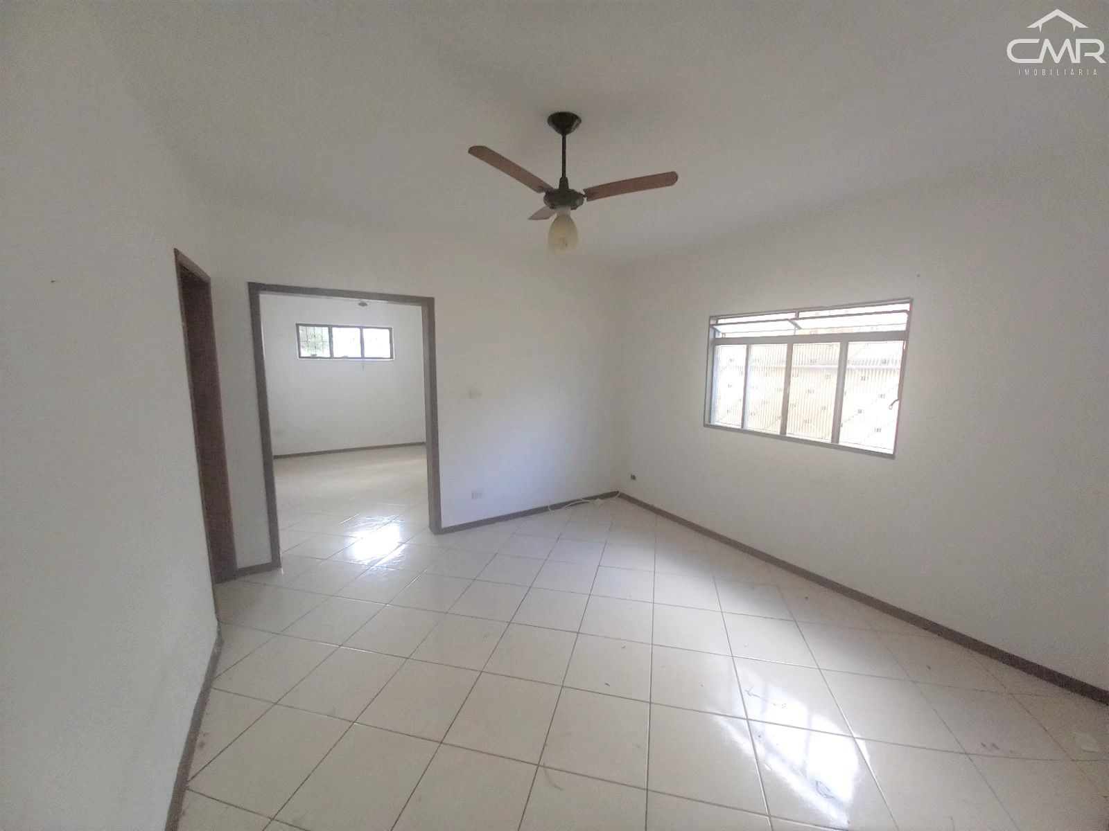 Casa à venda com 3 quartos, 180m² - Foto 1