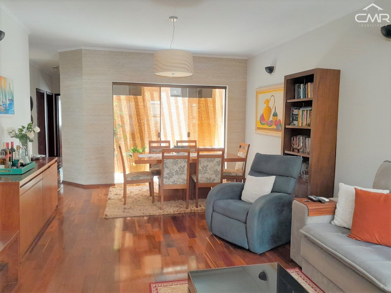 Casa à venda com 3 quartos, 186m² - Foto 1