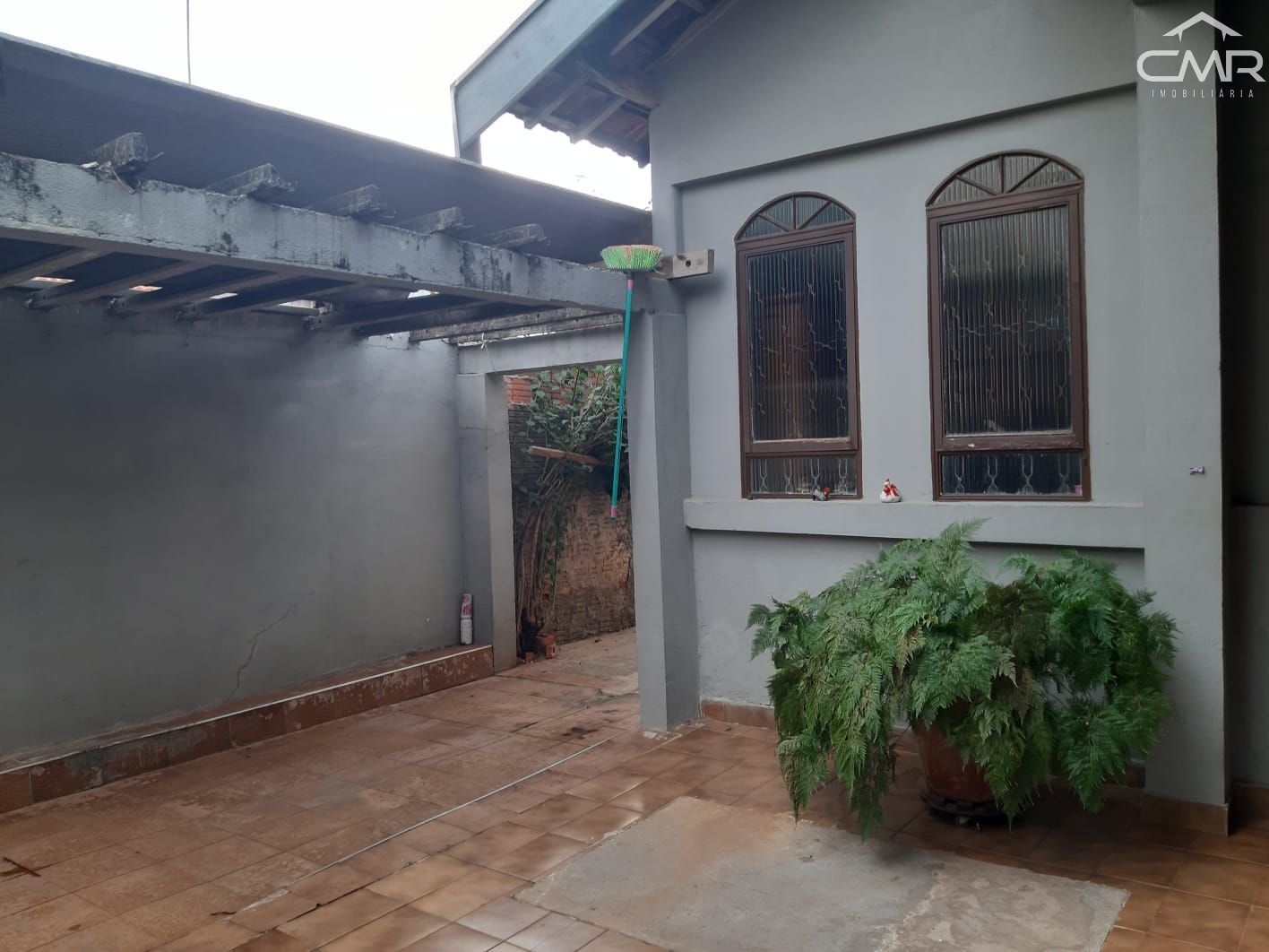 Casa à venda com 3 quartos, 196m² - Foto 1