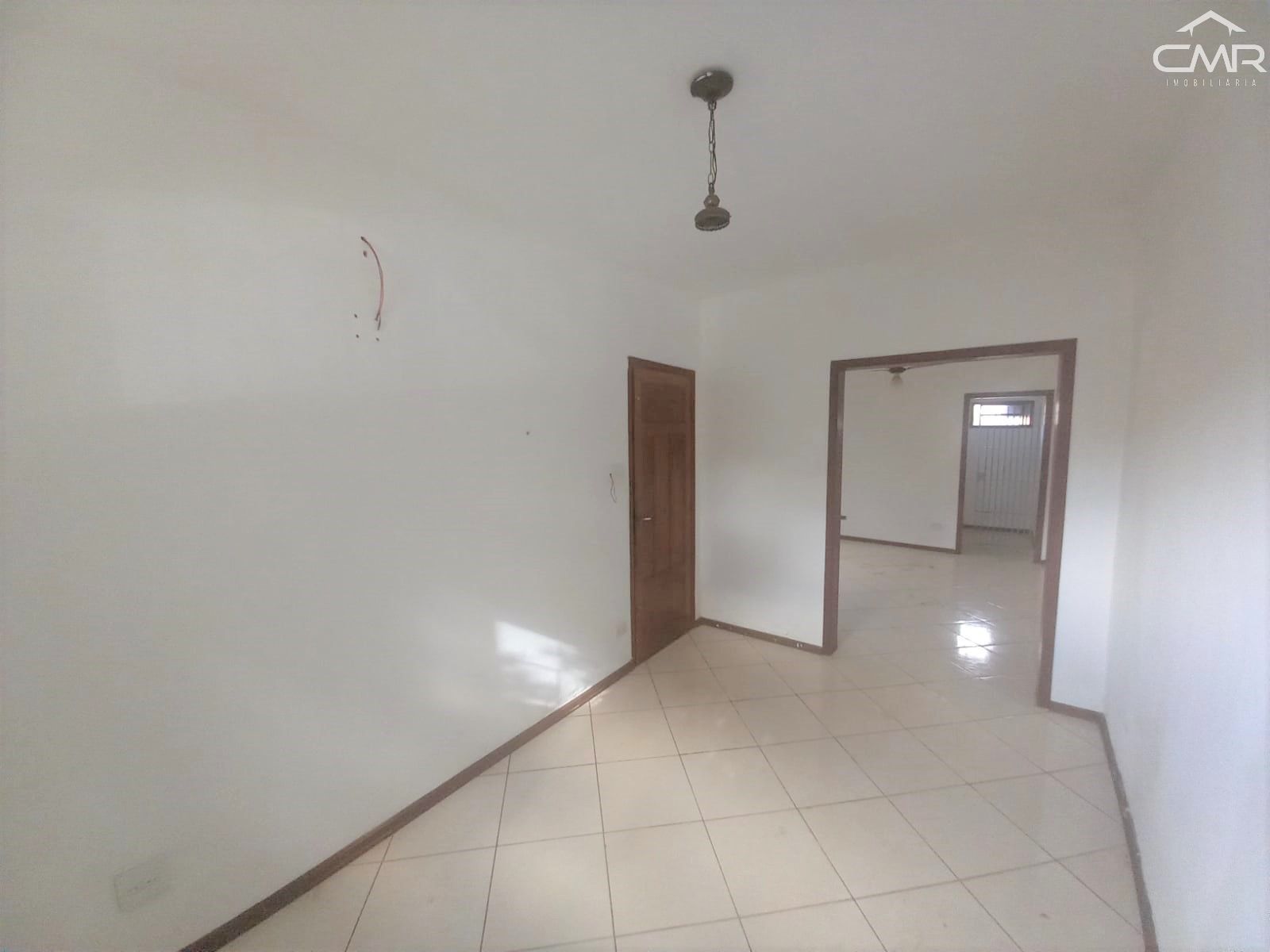 Casa à venda com 3 quartos, 180m² - Foto 2