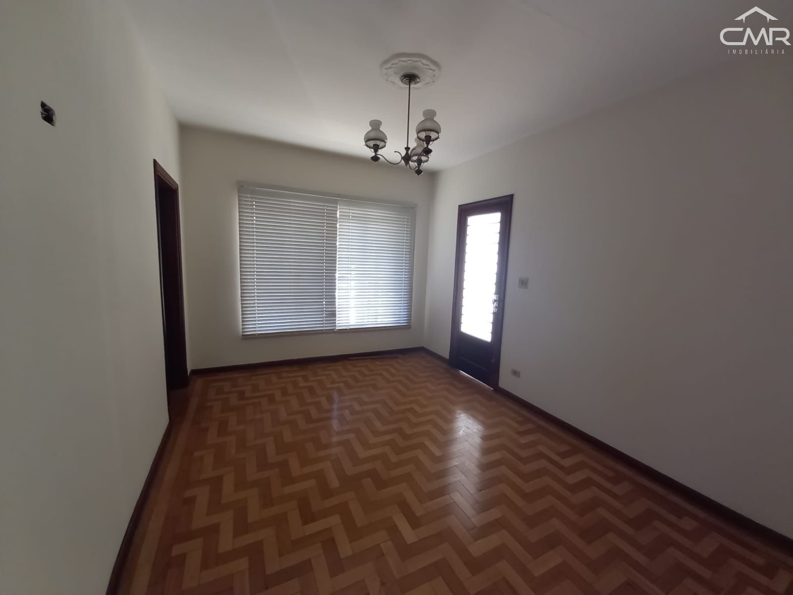 Casa à venda com 3 quartos, 178m² - Foto 2