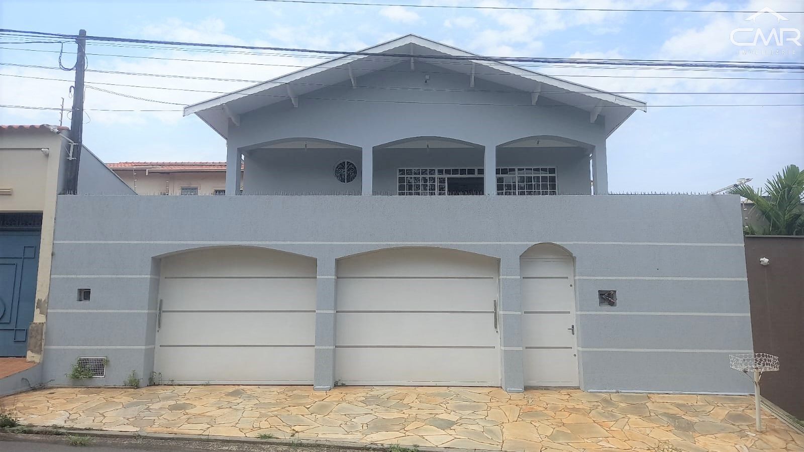 Casa à venda com 4 quartos, 340m² - Foto 1