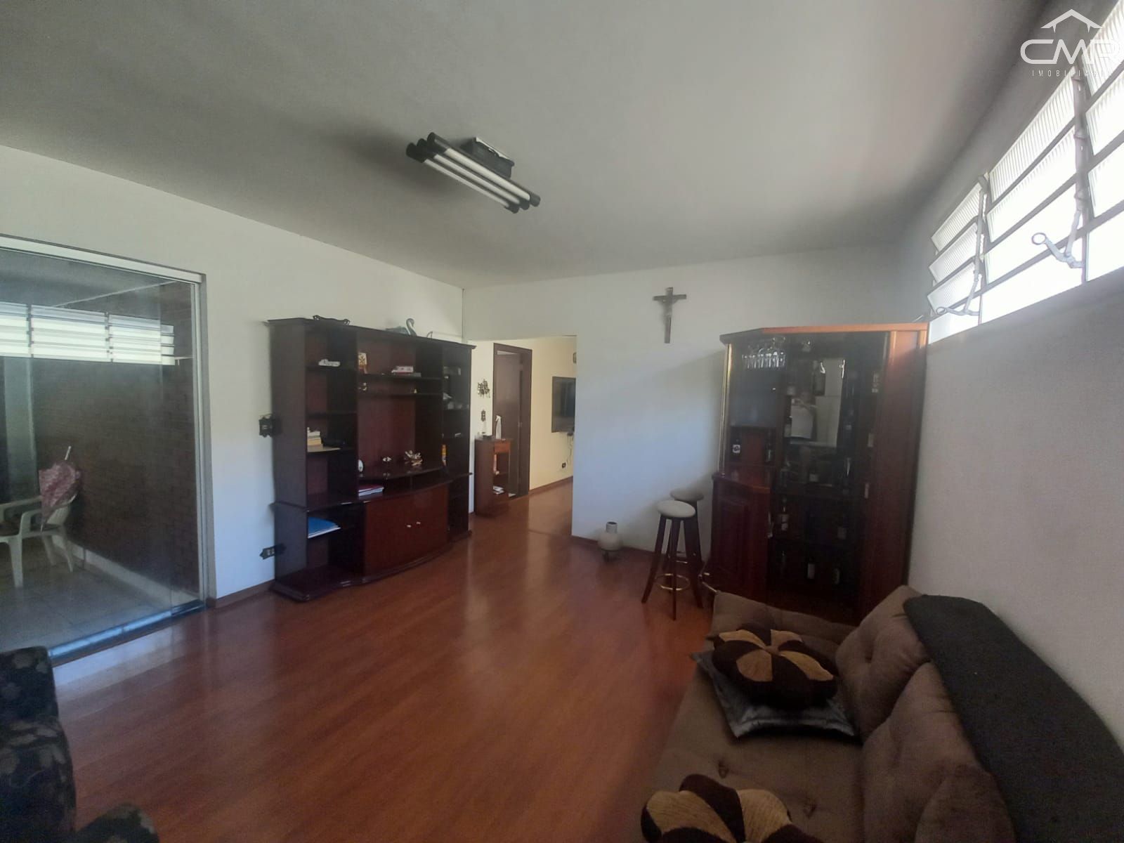 Casa à venda com 3 quartos, 183m² - Foto 1