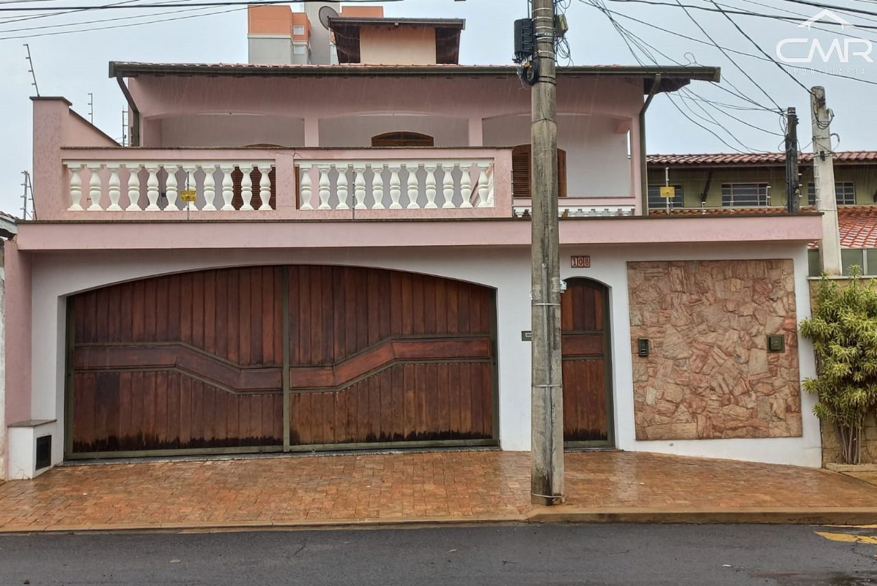 Casa à venda com 4 quartos, 257m² - Foto 1