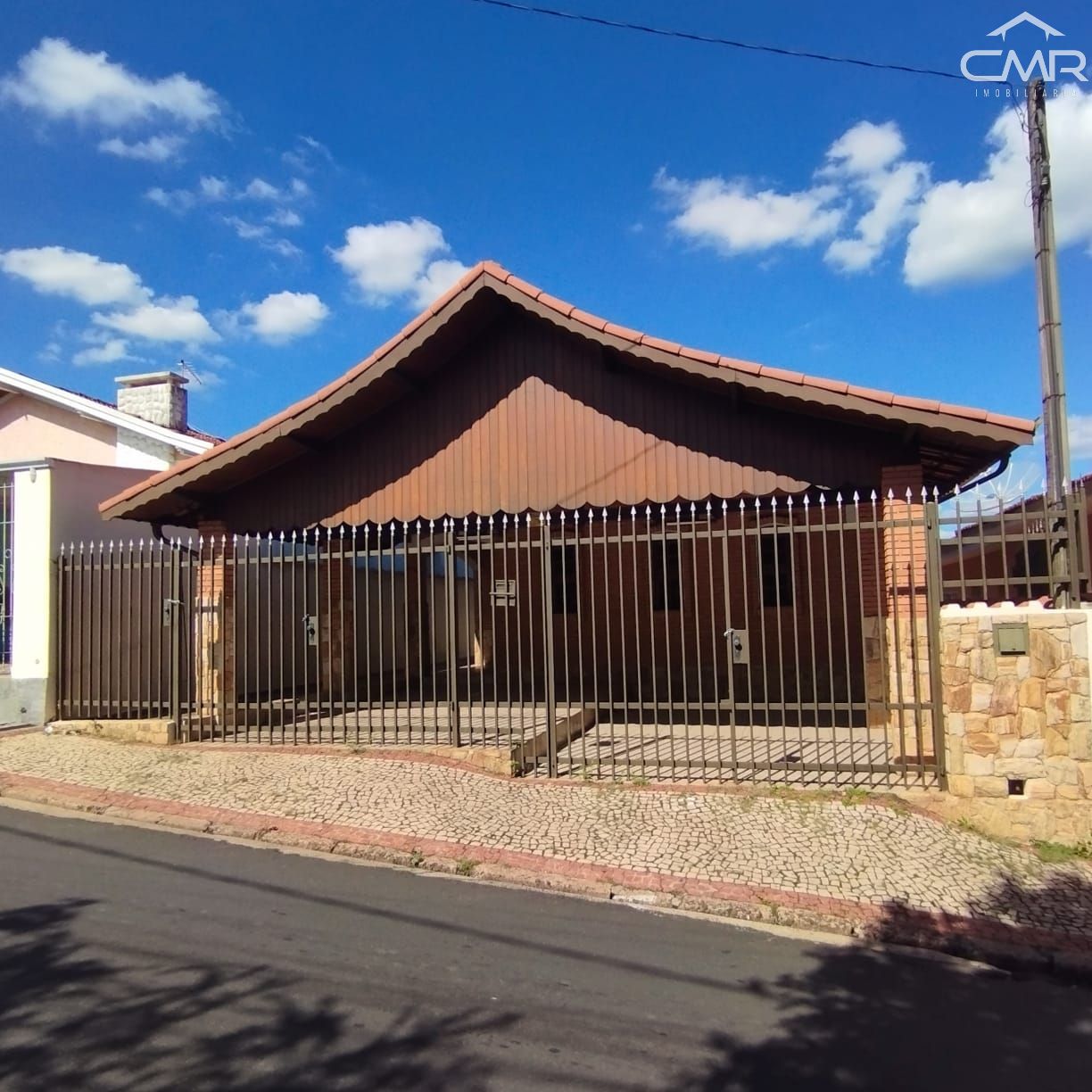 Casa à venda com 2 quartos, 180m² - Foto 2