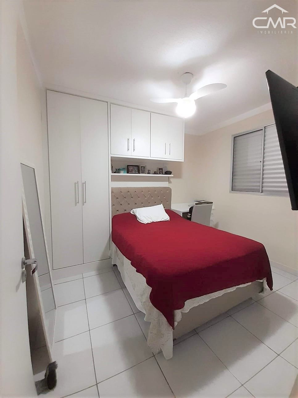 Apartamento com 2 Dormitórios à venda, 55 m² por R$ 180.000,00 Apartamento com 2 Dormitórios à venda, 55 m² por R$ 180.000,00