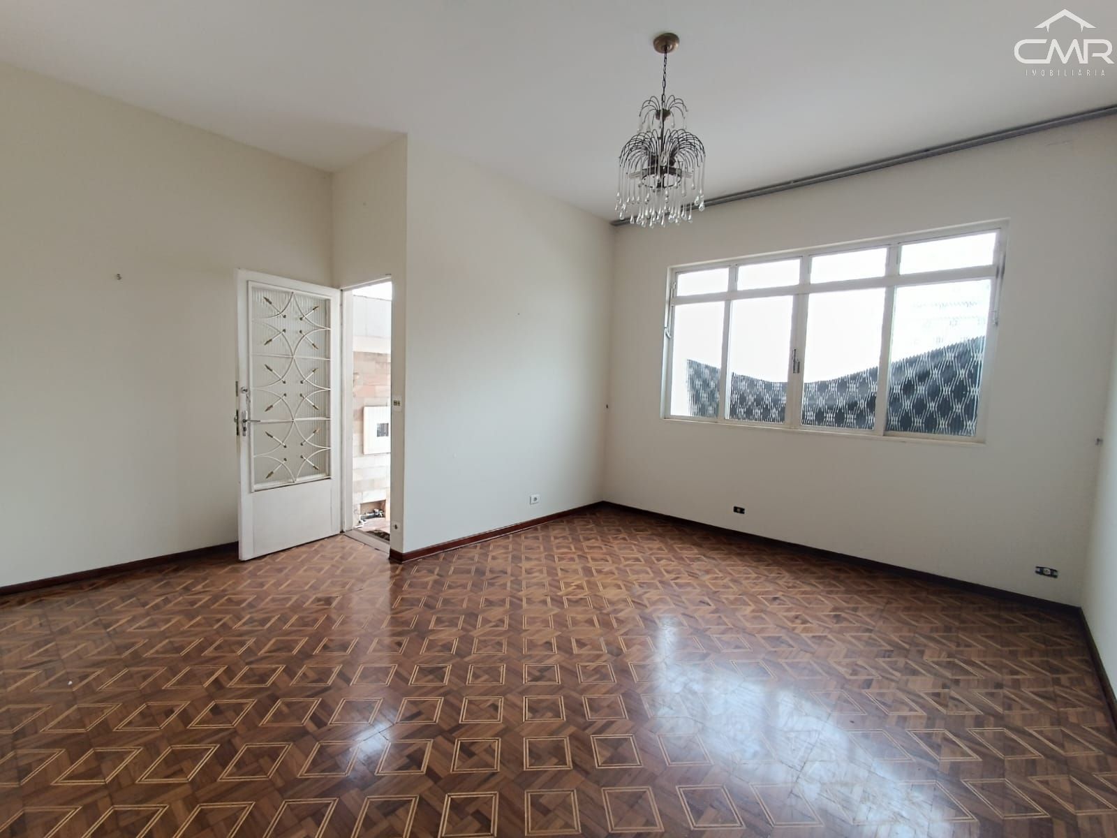 Casa à venda com 3 quartos, 232m² - Foto 2