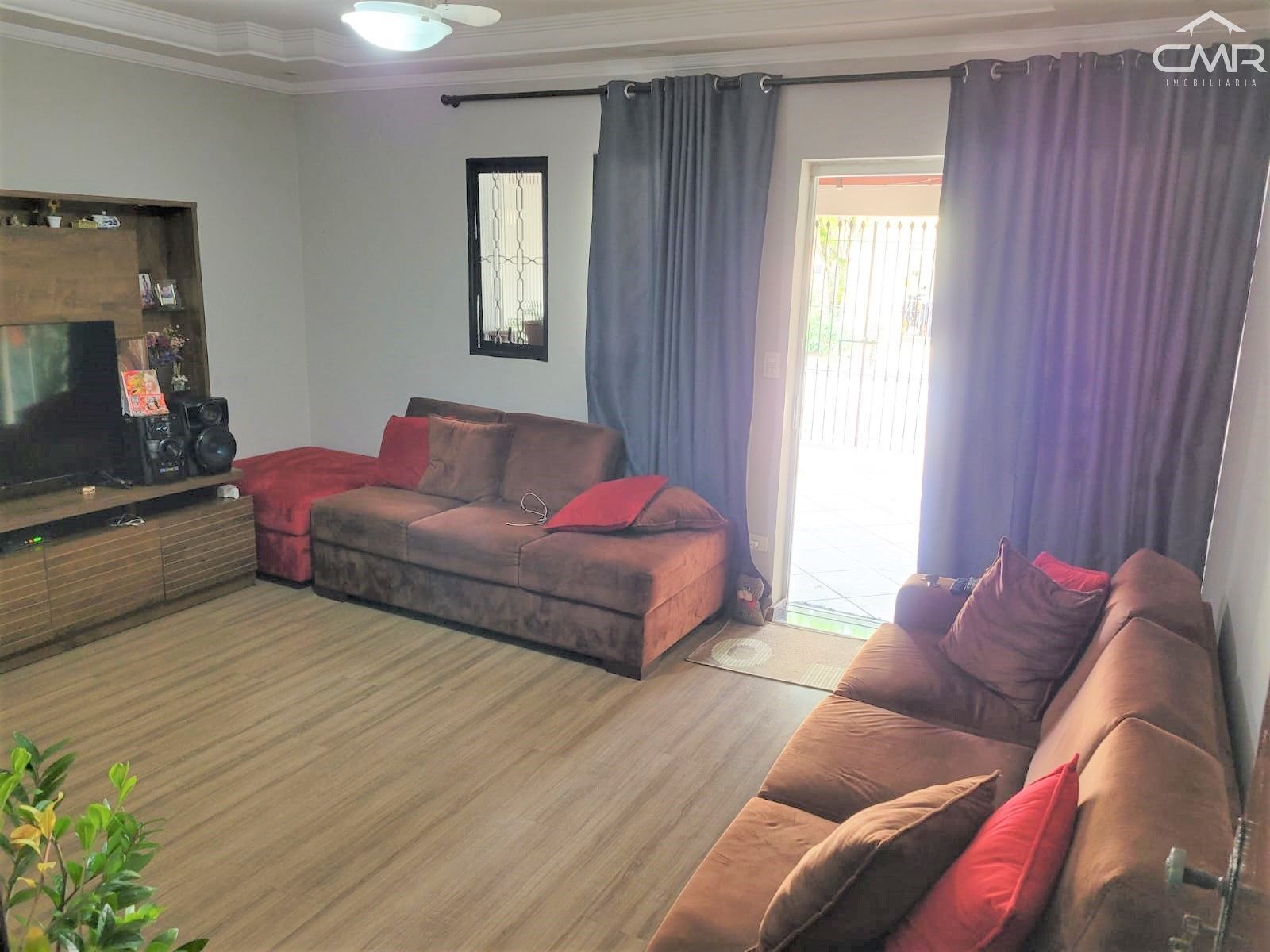 Casa à venda com 2 quartos, 95m² - Foto 2