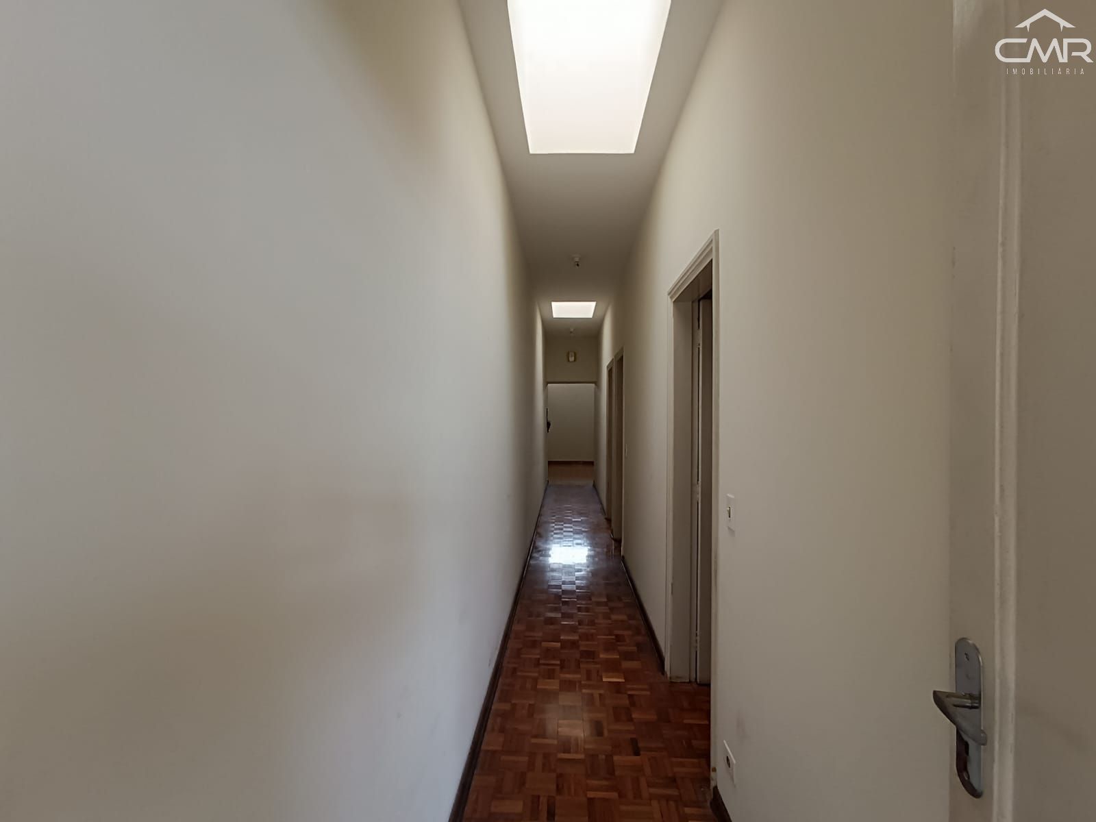 Casa à venda com 3 quartos, 232m² - Foto 4