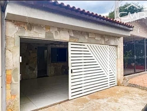Casa à venda com 3 quartos, 159m² - Foto 1