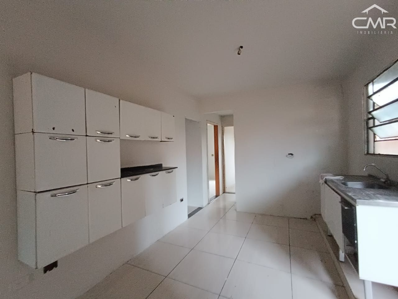 Casa à venda com 3 quartos, 80m² - Foto 4