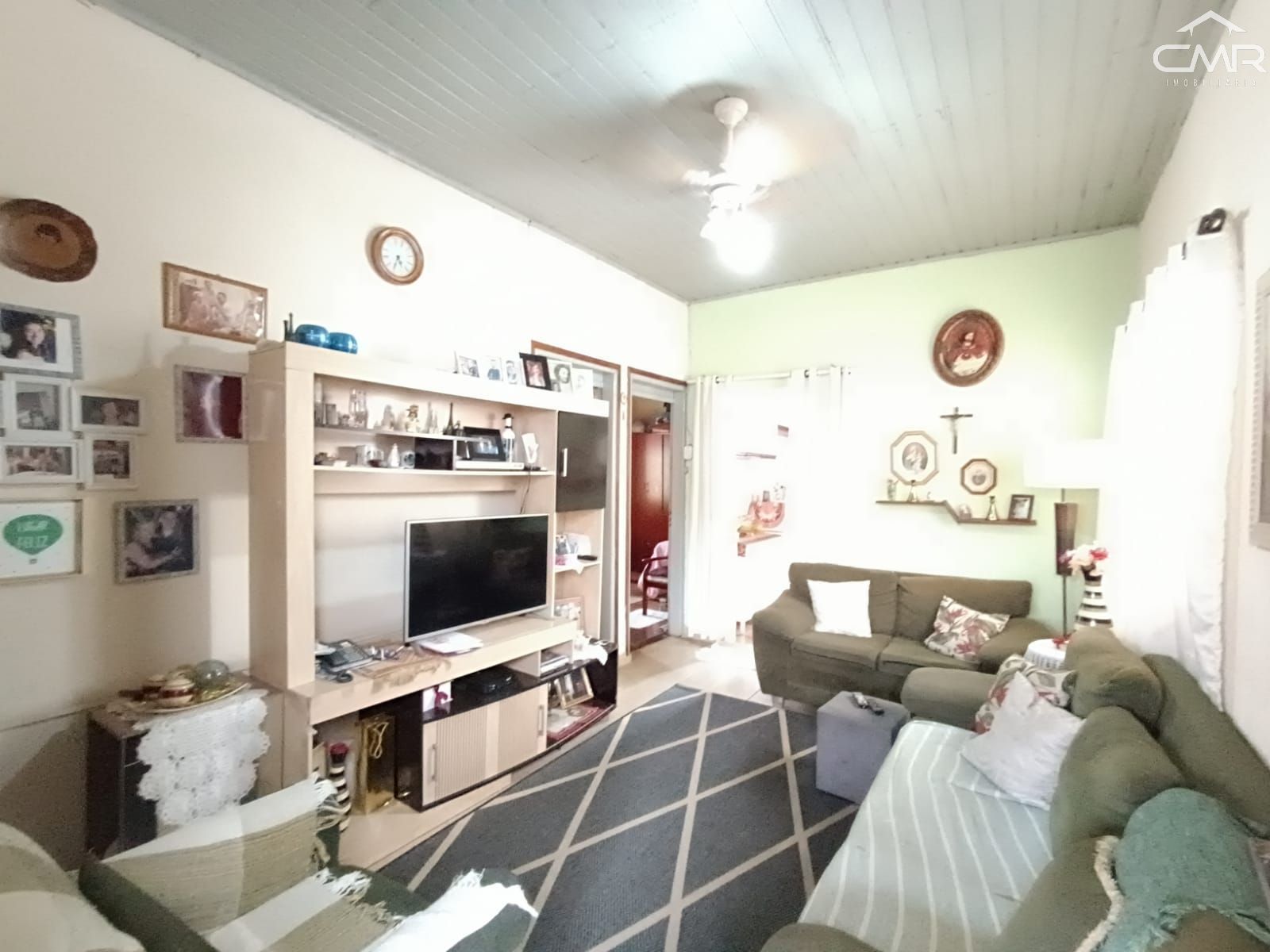 Casa à venda com 3 quartos, 108m² - Foto 1