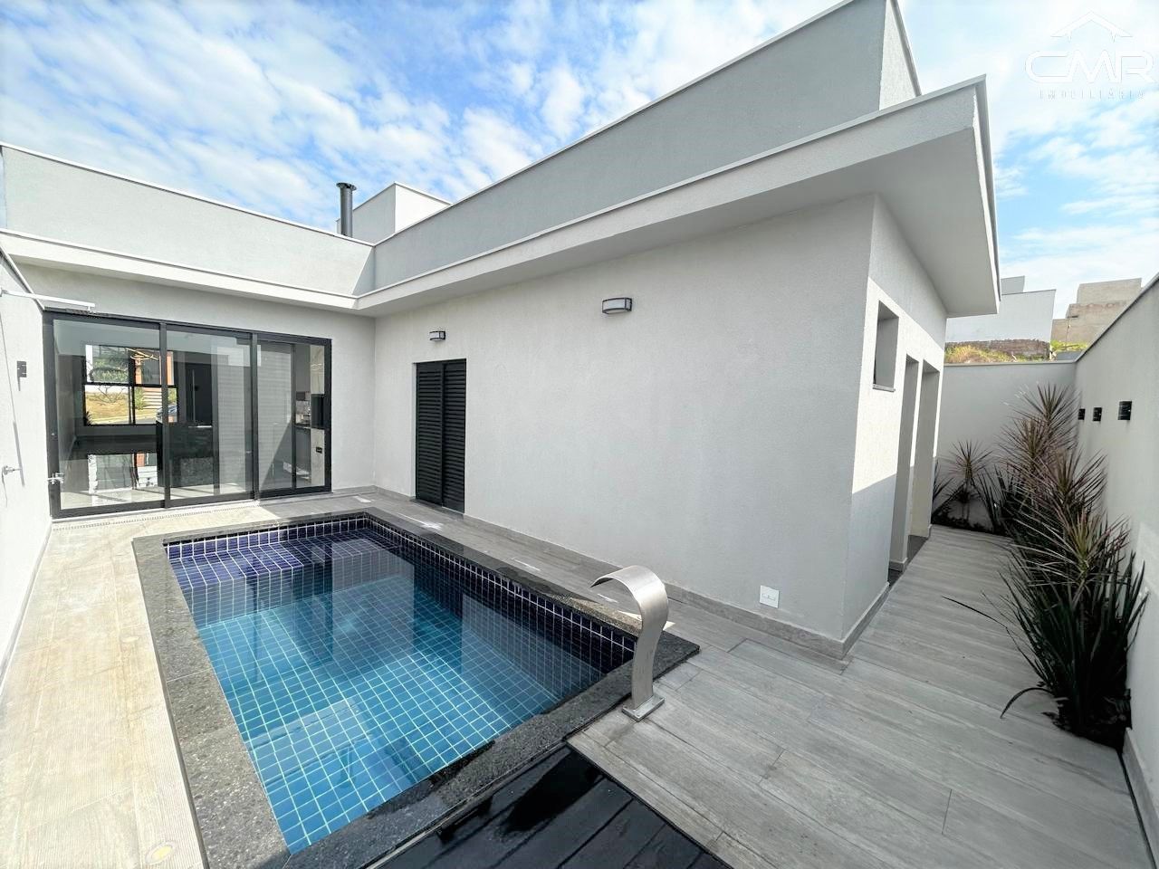 Casa de Condomínio à venda com 3 quartos, 151m² - Foto 1