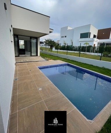 Casa de Condomínio à venda com 3 quartos, 239m² - Foto 2