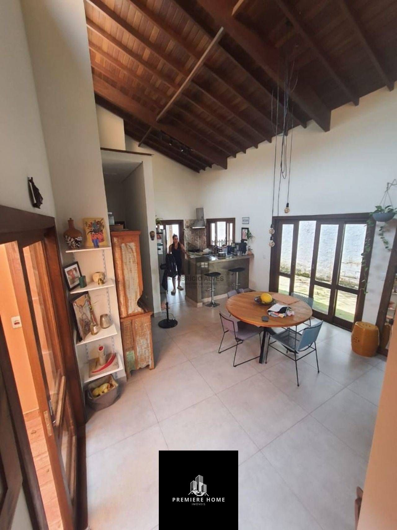 Casa à venda com 3 quartos, 290m² - Foto 4