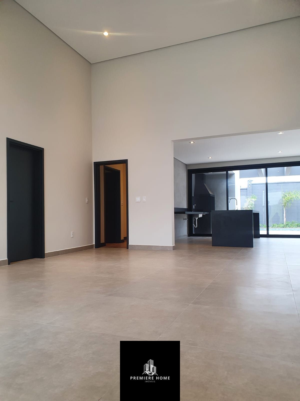 Casa de Condomínio à venda com 4 quartos, 230m² - Foto 2