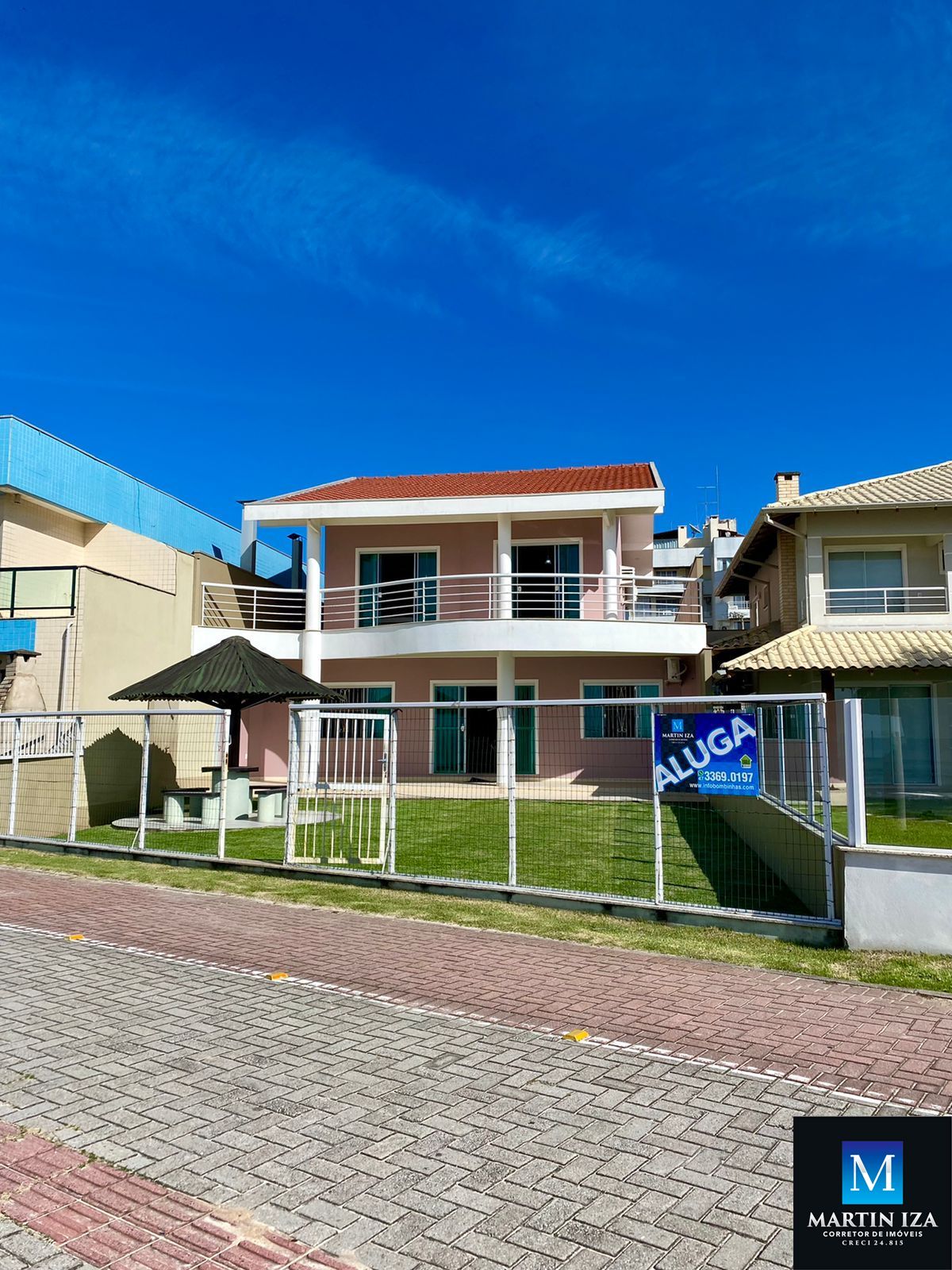 Casa com 5 Dormitórios para alugar, 300 m² por R$ 2.500,00