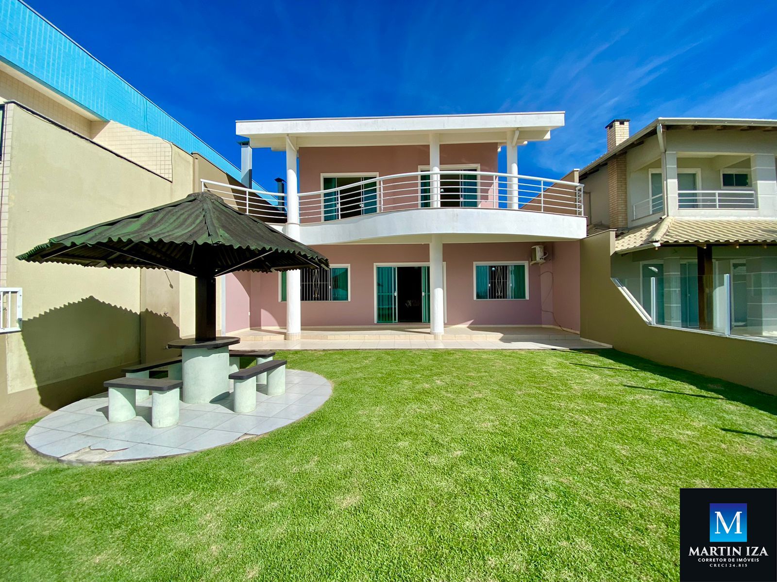 Casa com 5 Dormitórios para alugar, 300 m² por R$ 2.500,00
