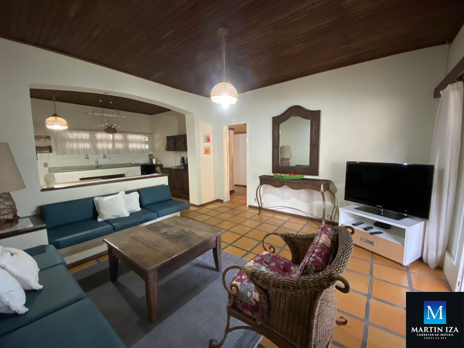 Casa com 4 Dormitórios para alugar,  por R$ 1.200,00