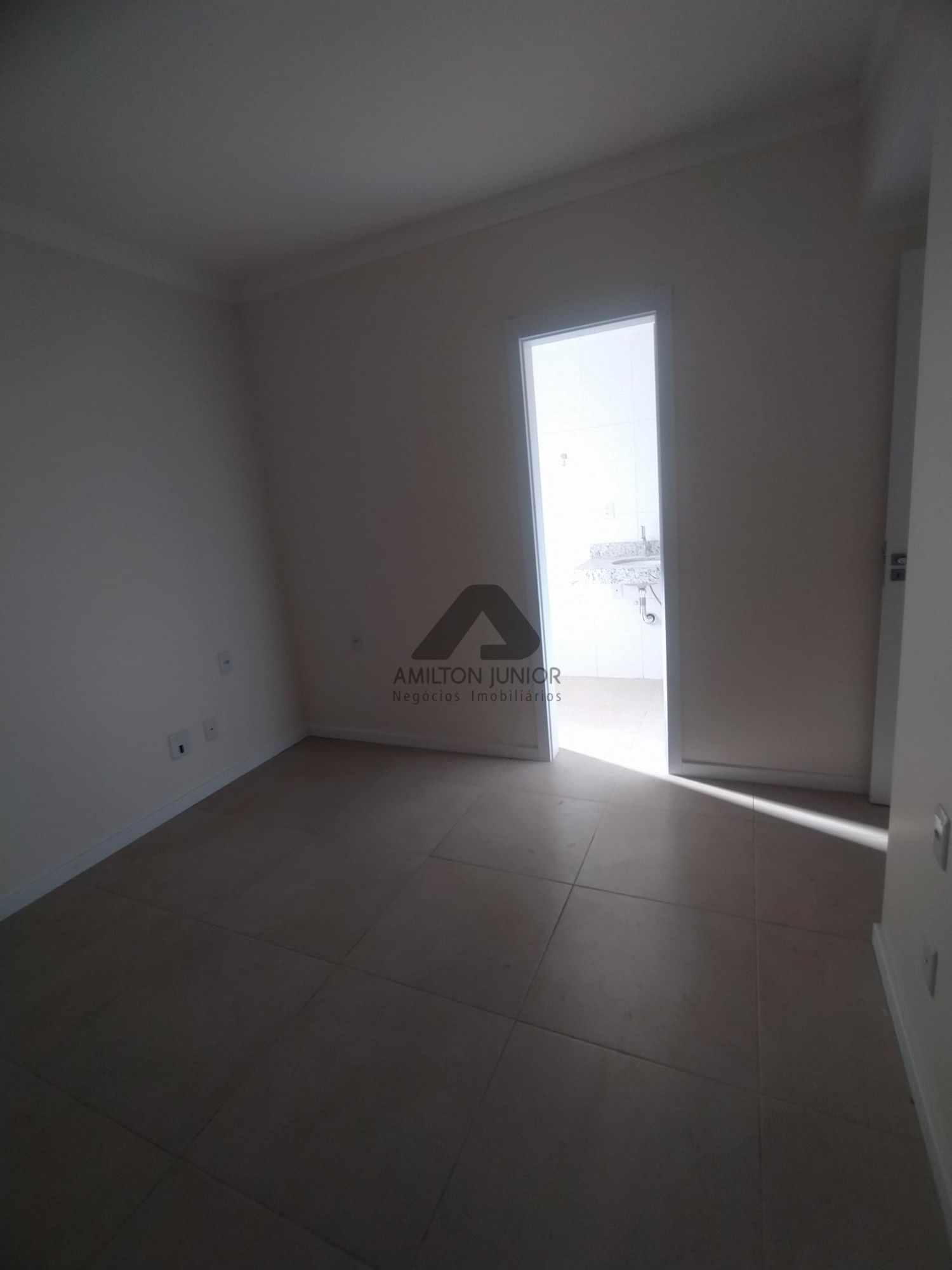 Apartamento à venda com 2 quartos, 71m² - Foto 3