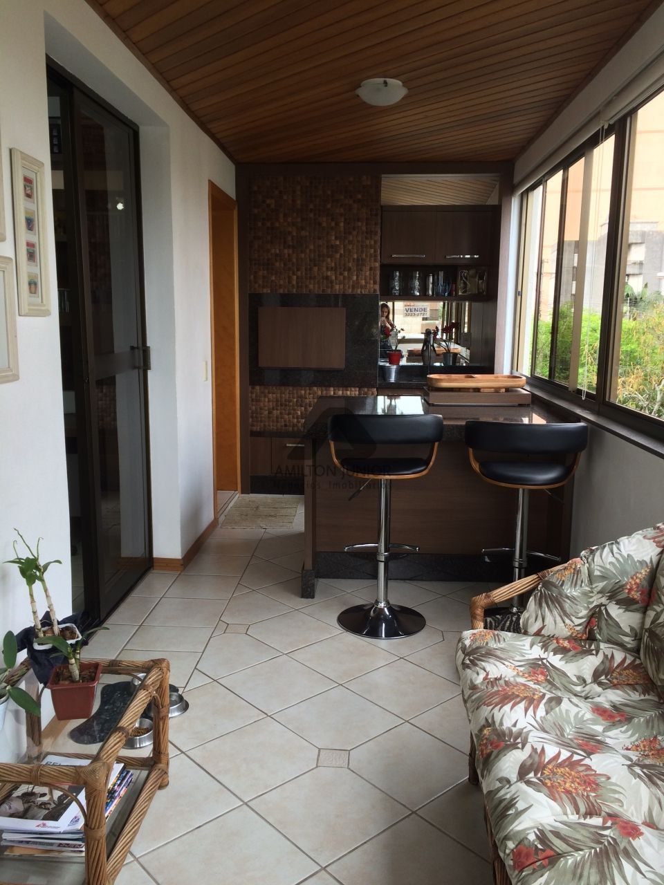 Apartamento à venda com 3 quartos, 198m² - Foto 2