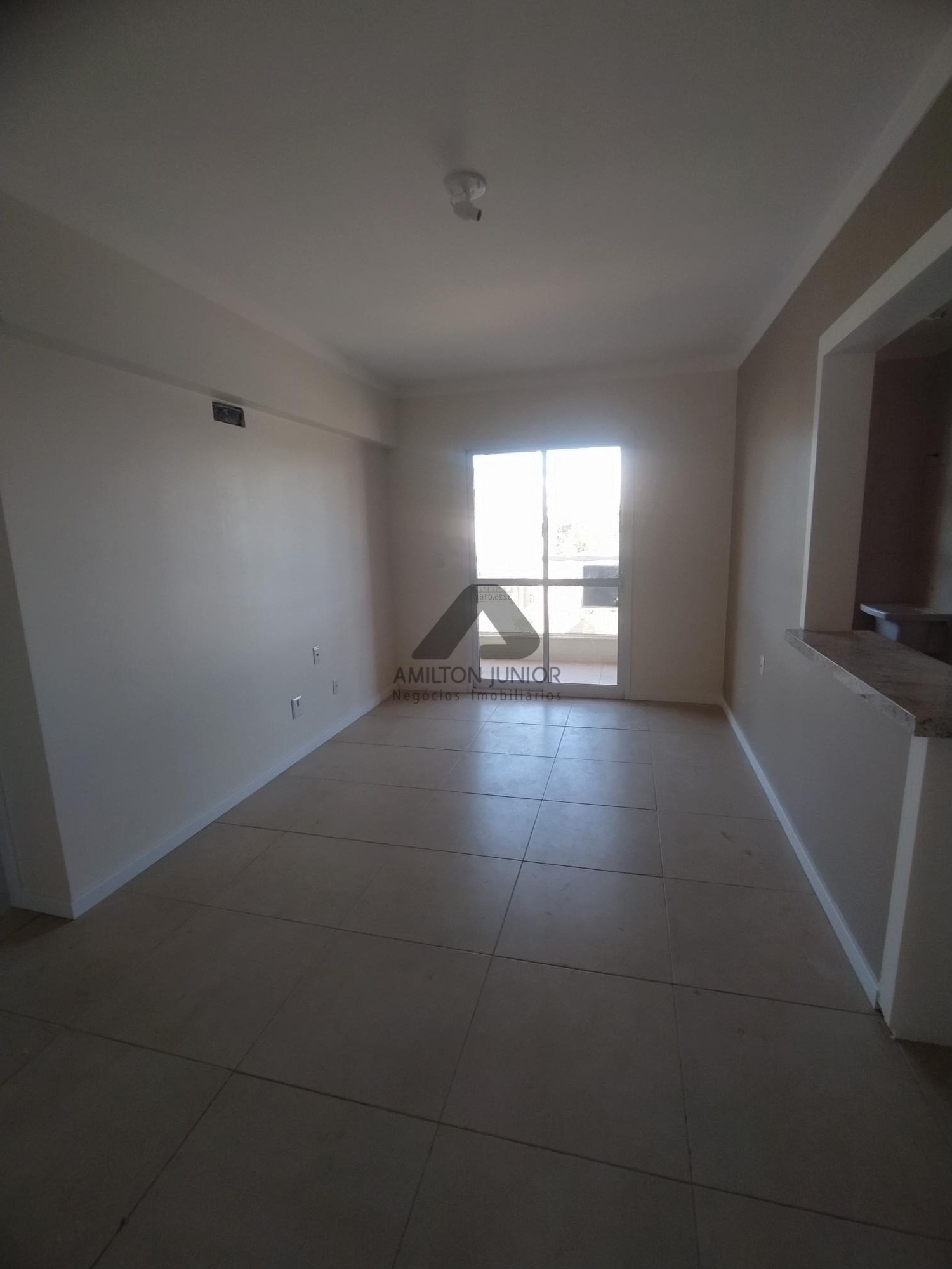 Apartamento à venda com 2 quartos, 71m² - Foto 2